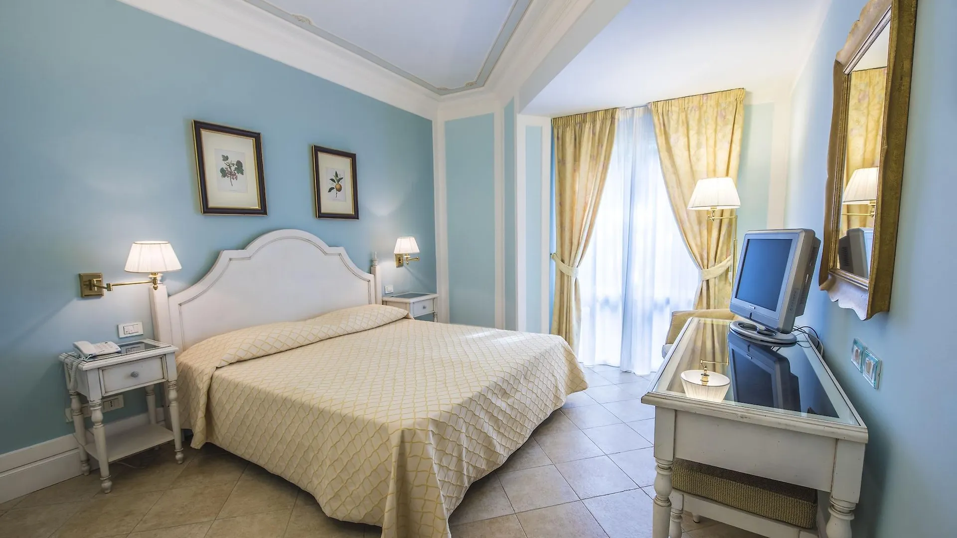 Villa Daphne Giardini Naxos 4*,