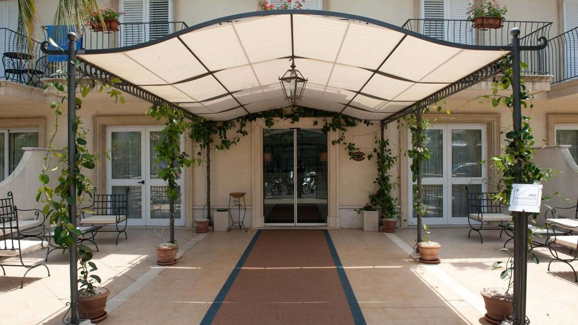 **** Hotel Villa Daphne Giardini Naxos Italy