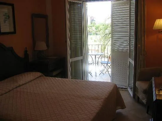 Villa Daphne Giardini Naxos Hotel