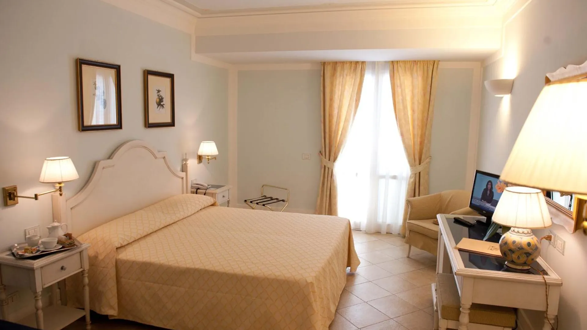 Villa Daphne Giardini Naxos Hotel