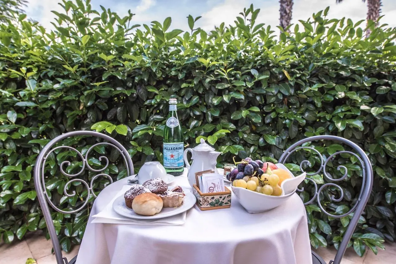 Villa Daphne Giardini-Naxos Hotel