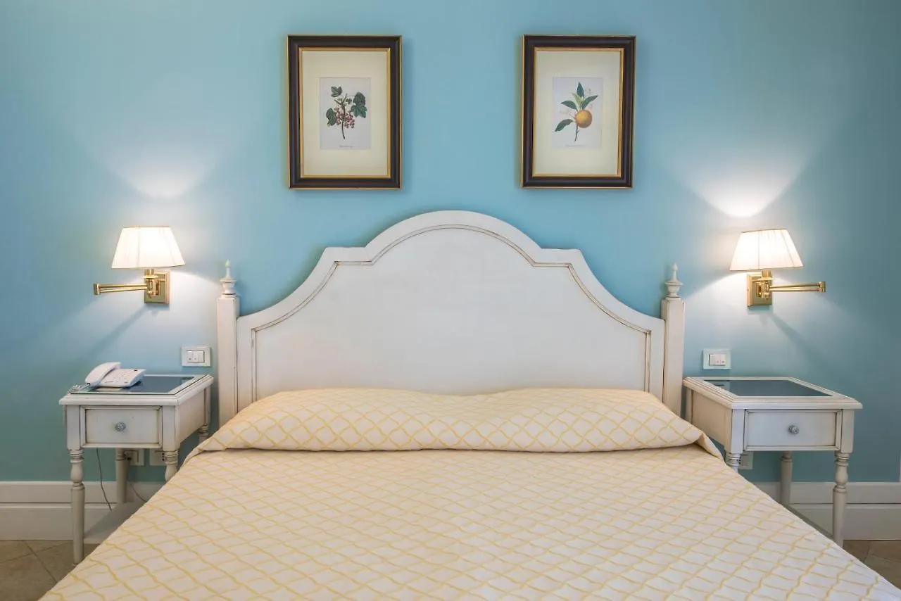 Villa Daphne Giardini-Naxos Hotel